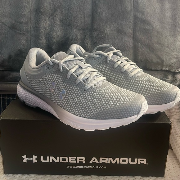 NEW!  Ladies UA Charged Escape 3 running shoes, Size 8 - Picture 1 of 4